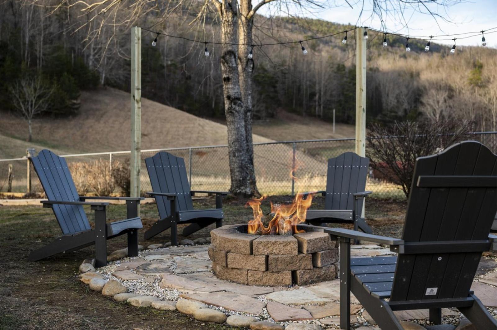 Hidden Star Hideaway-Blackberry Farm-Smoky Mtn Nat Park-Hot Tub- Fire Pit- Fenced Yard- Pet Friendly Walland ภายนอก รูปภาพ