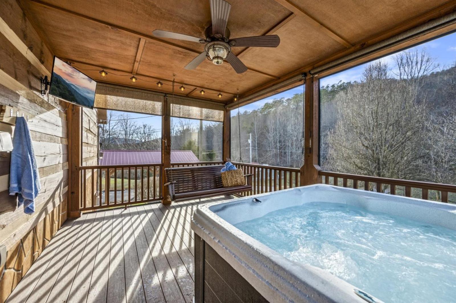 Hidden Star Hideaway-Blackberry Farm-Smoky Mtn Nat Park-Hot Tub- Fire Pit- Fenced Yard- Pet Friendly Walland ภายนอก รูปภาพ