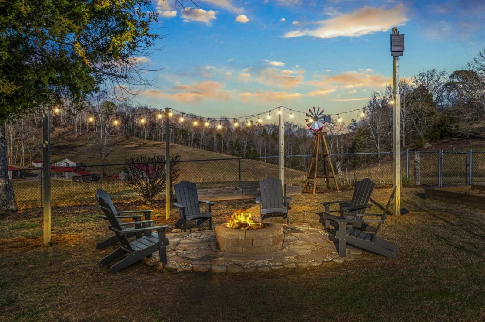 Hidden Star Hideaway-Blackberry Farm-Smoky Mtn Nat Park-Hot Tub- Fire Pit- Fenced Yard- Pet Friendly Walland ภายนอก รูปภาพ