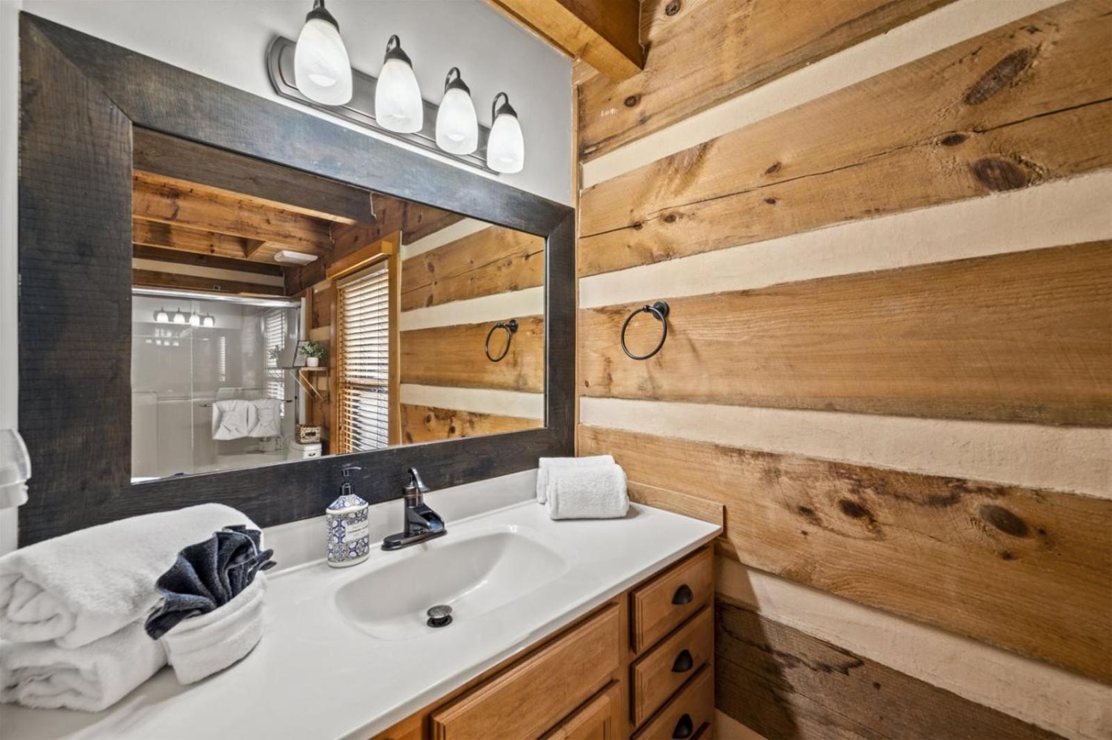 Hidden Star Hideaway-Blackberry Farm-Smoky Mtn Nat Park-Hot Tub- Fire Pit- Fenced Yard- Pet Friendly Walland ภายนอก รูปภาพ