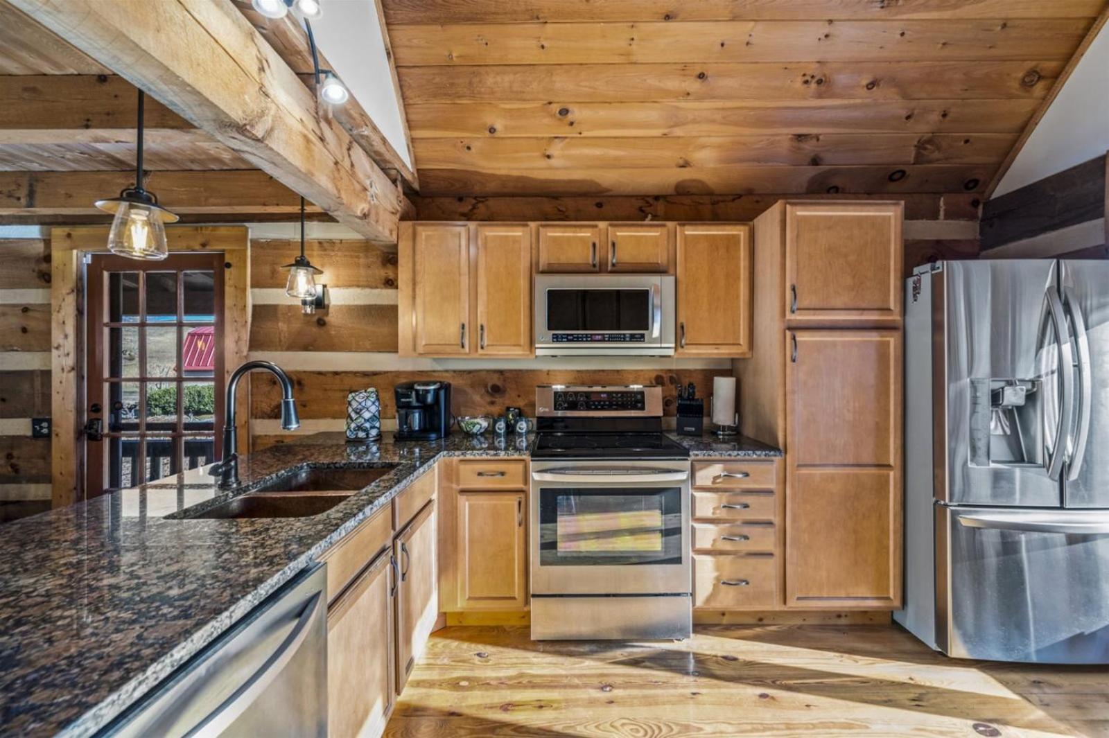 Hidden Star Hideaway-Blackberry Farm-Smoky Mtn Nat Park-Hot Tub- Fire Pit- Fenced Yard- Pet Friendly Walland ภายนอก รูปภาพ
