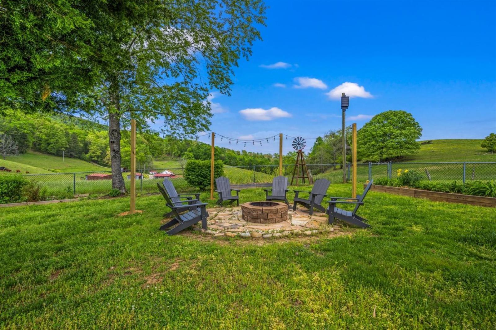 Hidden Star Hideaway-Blackberry Farm-Smoky Mtn Nat Park-Hot Tub- Fire Pit- Fenced Yard- Pet Friendly Walland ภายนอก รูปภาพ