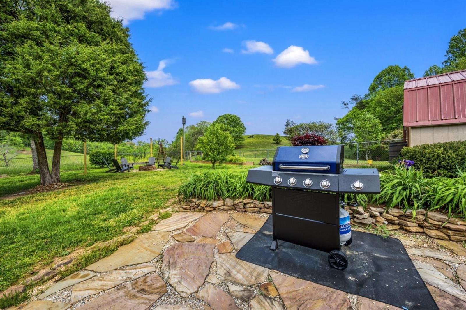 Hidden Star Hideaway-Blackberry Farm-Smoky Mtn Nat Park-Hot Tub- Fire Pit- Fenced Yard- Pet Friendly Walland ภายนอก รูปภาพ